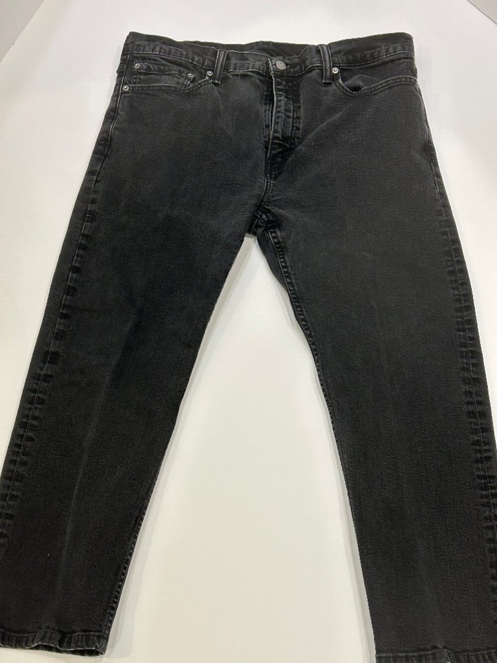 EUC Men's Levi's 502 straight fit, zip fly, black wash jeans, W38/L32